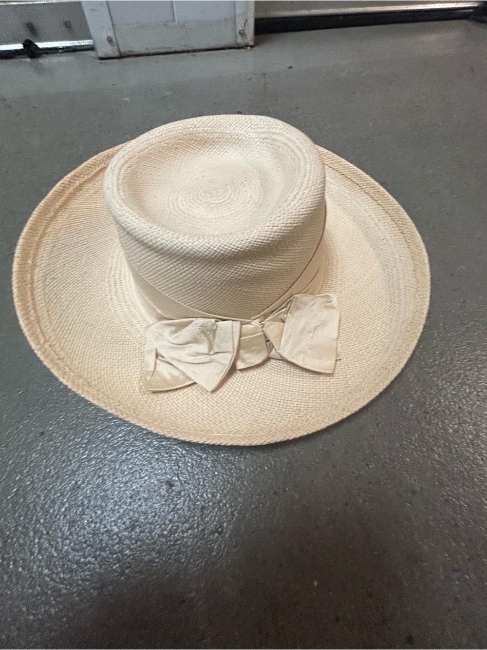 IMPORTINA Cream Wide-Brim Straw Hat with Bow